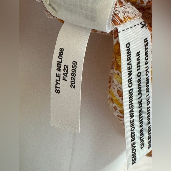 J.Crew Puff-sleeve V-neck Top in Scattered Blooms size 4 - Picture 9 of 10